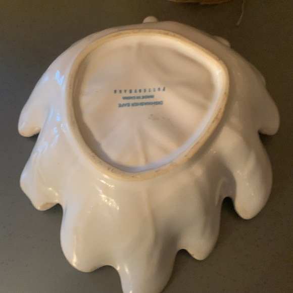 Pottery Barn, Oak Maple Leaf Harvest Acorn serving bowl. 1 bowl 8 inches long. - Picture 4 of 6